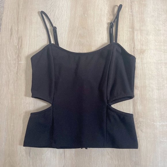 H:ours Black Clyde Cutout Crop Tank Top - Picture 2 of 4